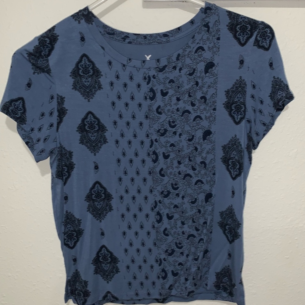 American Eagle t shirt